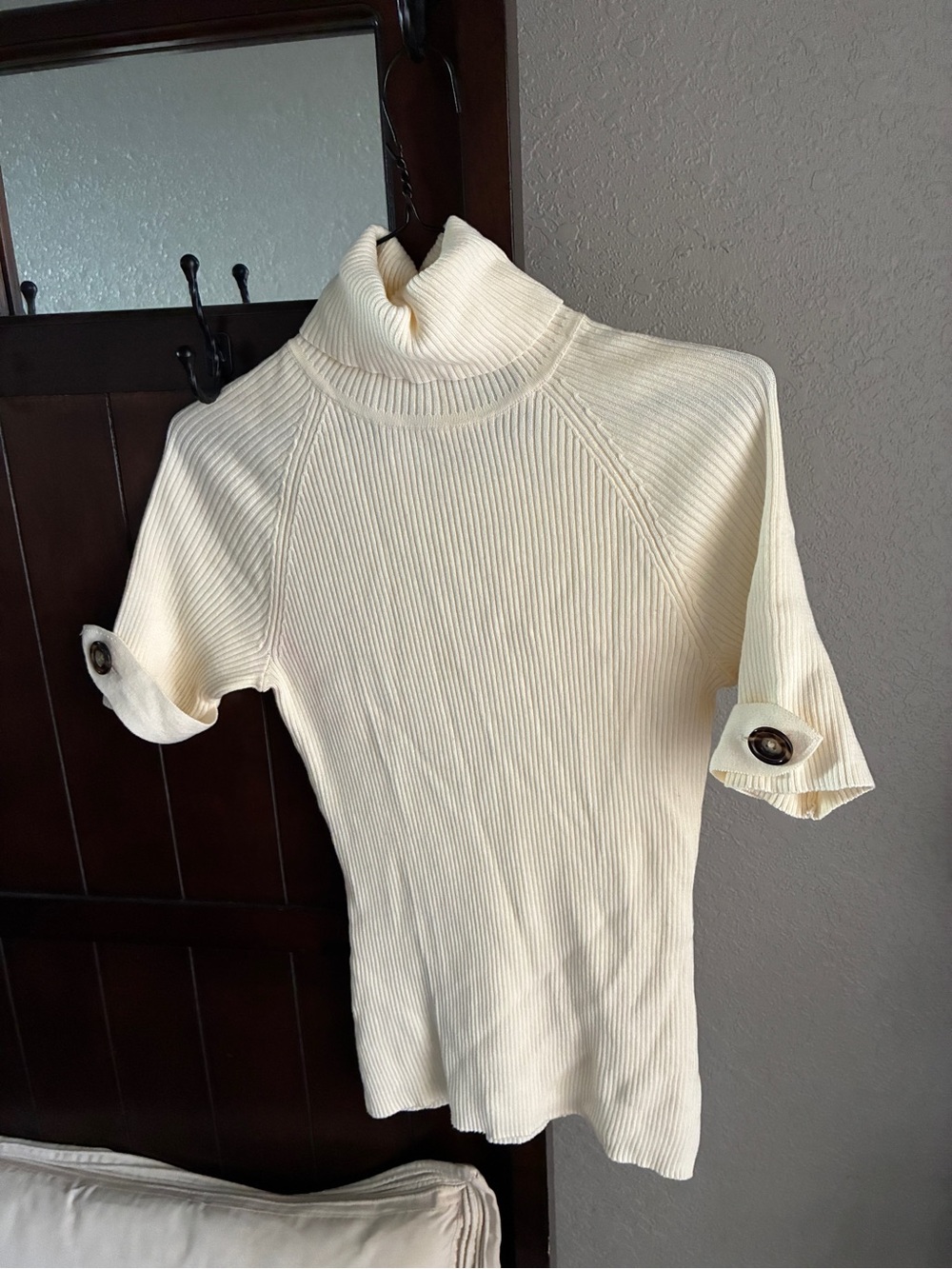 EUC! Moda International Cream Ribbed Short-Sleeve Turtleneck Sweater